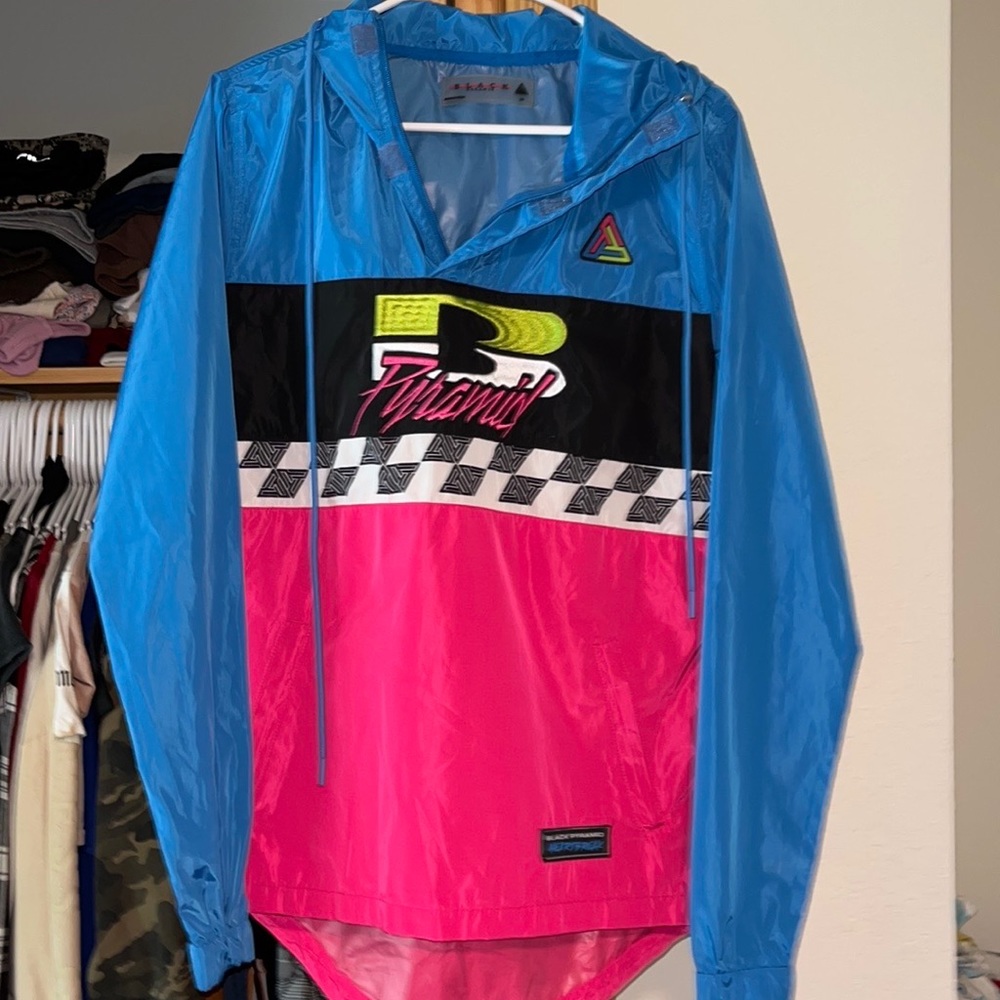 Mens XS black pyramid windbreaker
